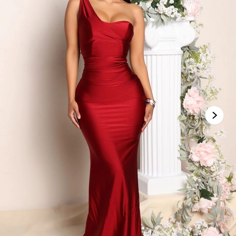 Elegant Red One-Shoulder Evening Gown NYE HOLIDAY VALENTINES DAY PROM